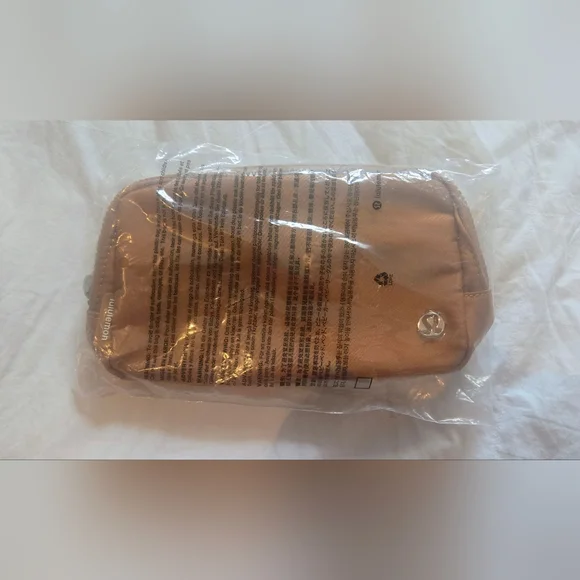 RARE Lululemon Everywhere Belt Bag 1L; ARTIFACT (Brown/Gold); Crossbody; Unisex - Picture 16 of 16